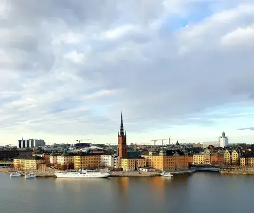 Hoe lang vliegen naar Stockholm?